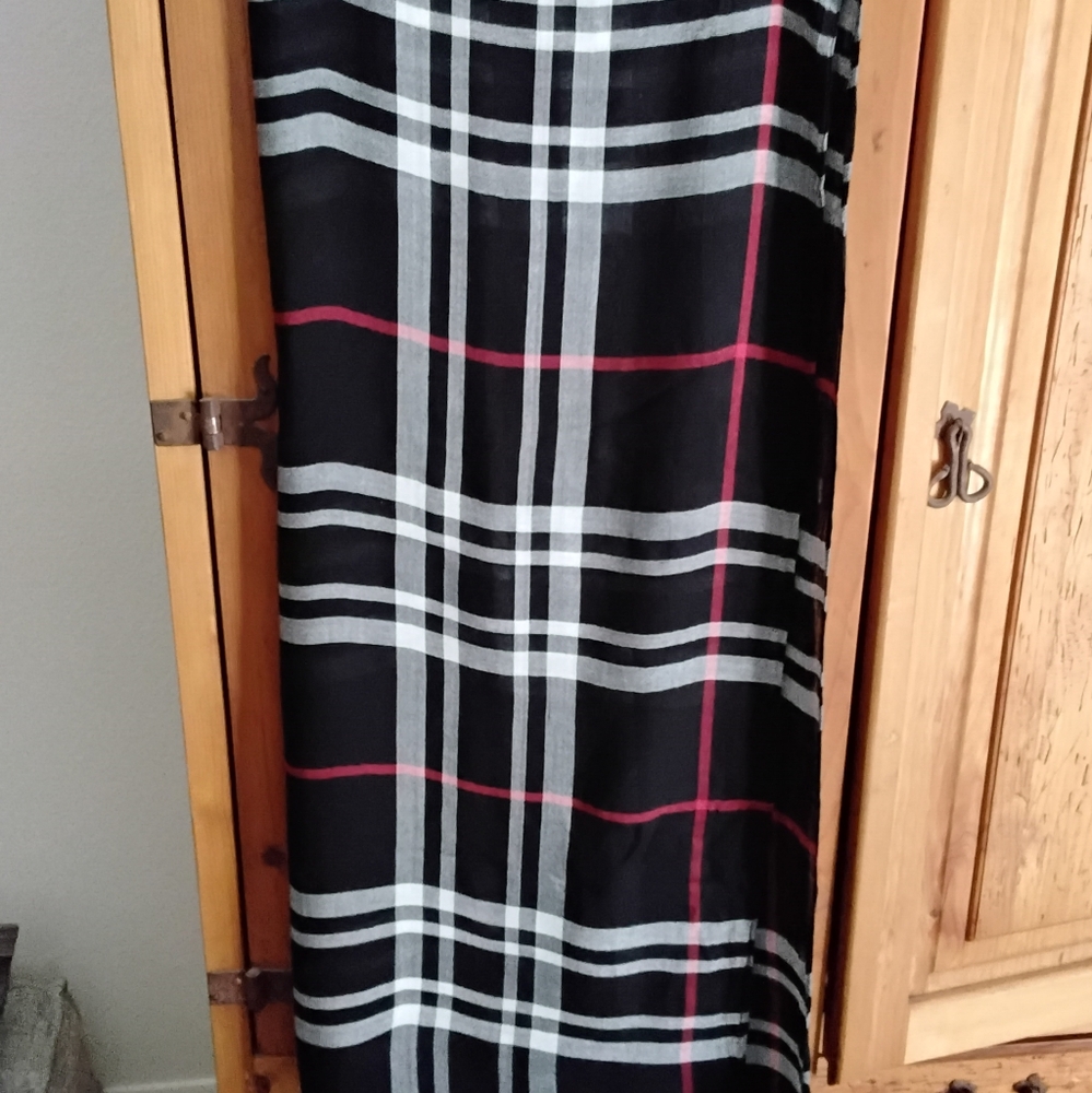 FAUX BURBERRY SCARF - Picture 2 of 7